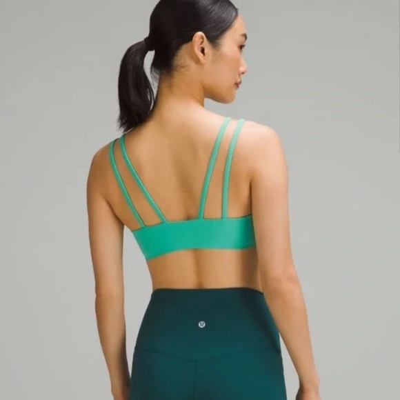Lululemon Green Seamless Cloud Bra with Adjustable Straps - Picture 2 of 5